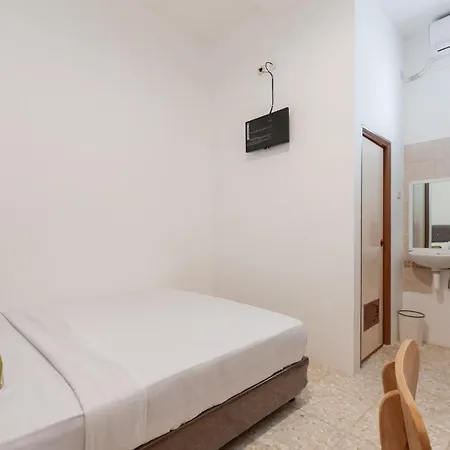 Urbanview Hotel De Breeze Kemang Jakarta by RedDoorz-2